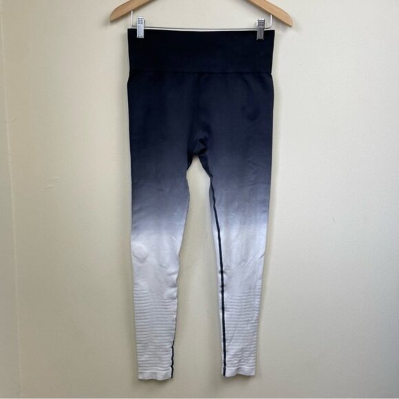 Zyia Black and White Ombre Performance High-Rise 7/8 Leggings - Picture 4 of 8